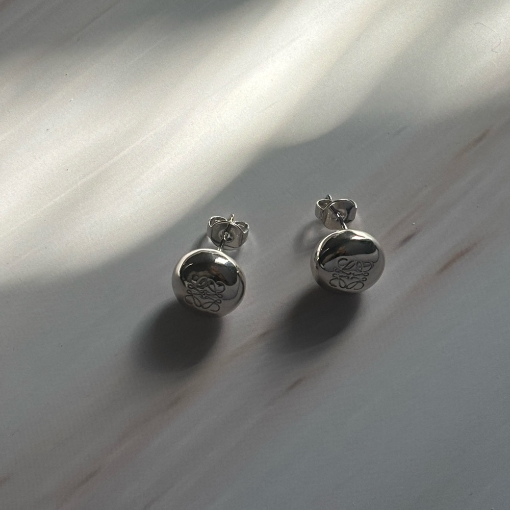 Loewe Anagram Pebble Stud Earrings in Sterling Silver - Picture 2 of 5
